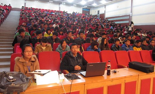 燕山大學里仁學院公寓黨工委舉辦學生生活安全教育報告會