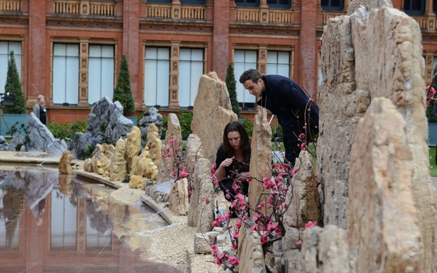 徐冰裝置作品《桃花源的理想一定要實現》在倫敦V&A美術館展出