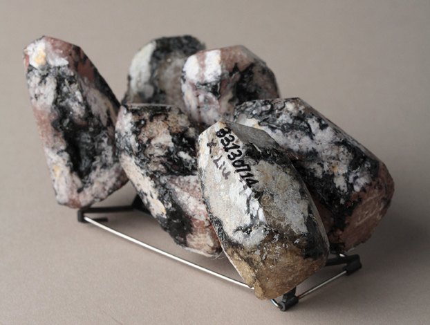 中央美術(shù)學(xué)院教師劉驍獲西班牙Enjoia’t當(dāng)代首飾藝術(shù)大獎(jiǎng)