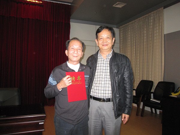 陽江市作家協會主席馮崢到廣東石油化工學院作學術報告