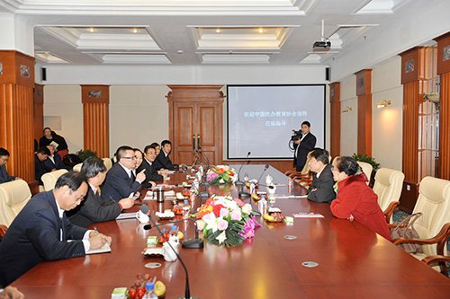 中國民辦教育協會會長王佐書蒞臨長春建筑學院參觀考察