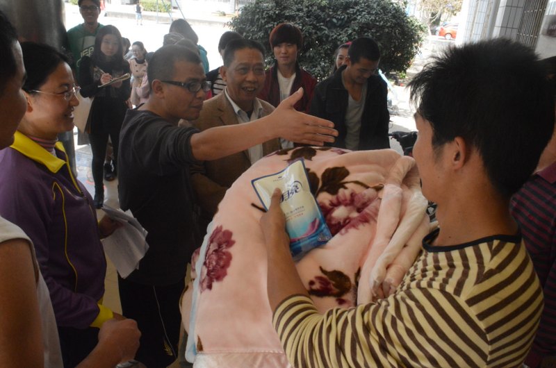 云南師范大學(xué)商學(xué)院工會舉行趣味運(yùn)動會