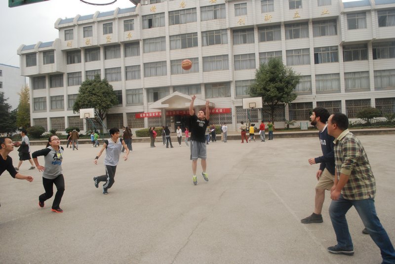 云南師范大學(xué)商學(xué)院工會舉行趣味運(yùn)動會