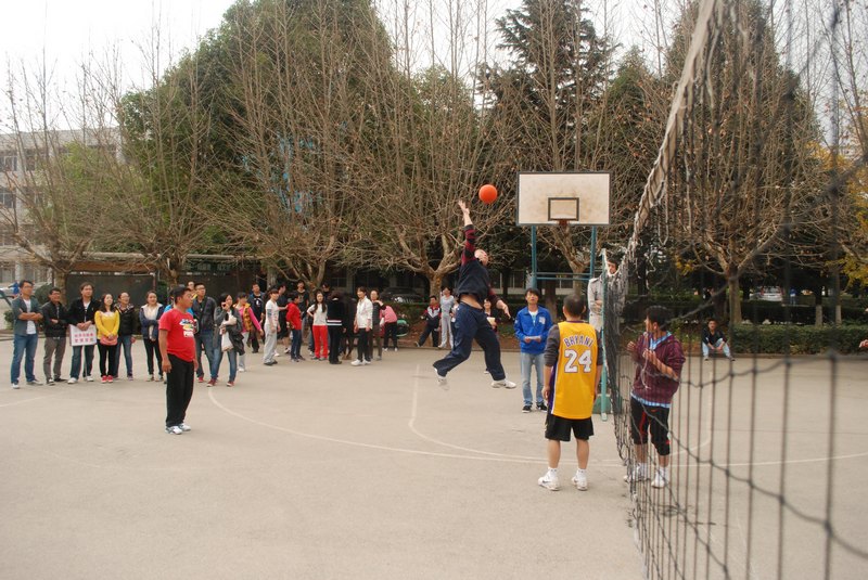 云南師范大學(xué)商學(xué)院工會舉行趣味運(yùn)動會