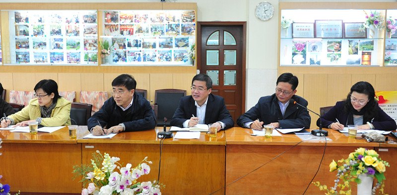 學校召開黨的群眾路線教育實踐活動老同志座談會