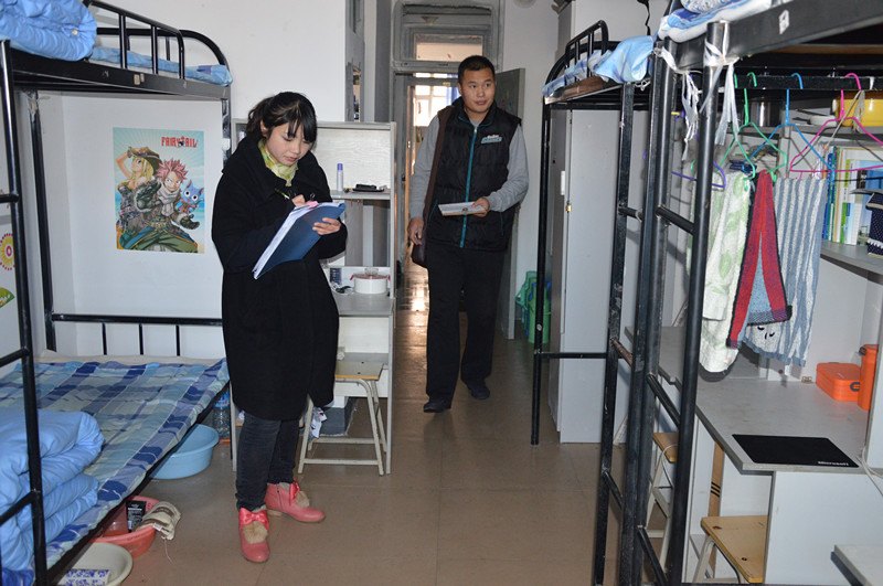 煙臺大學文經學院開展冬季社區安全衛生大檢查