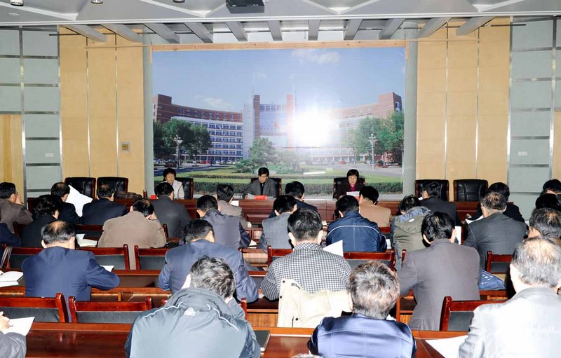 校黨委部署教育實踐活動第三環節工作