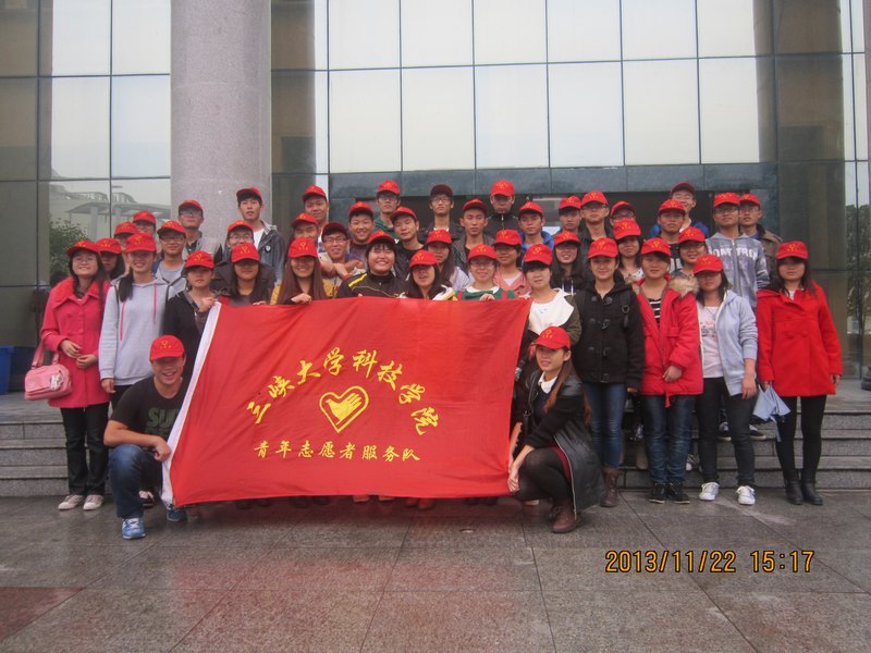 拒絕課桌文化 做文明大學(xué)生