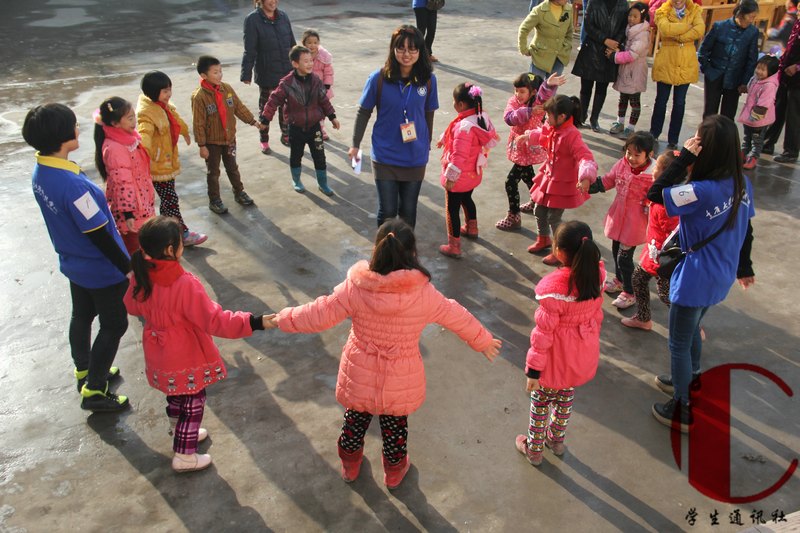 建筑管理學院學子讓愛“永駐高坡”