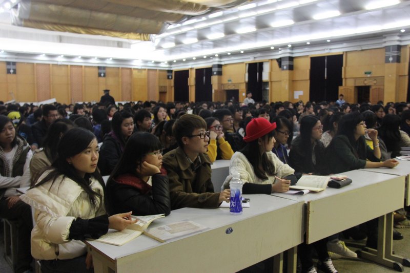 【校園安全講堂】—云南師范大學商學院邀請高新區公安局到校為師生開展講座