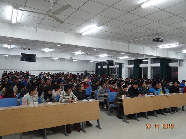 《上大學》方方圓圓--國家級教學名師、中山大學教授王金發來皖西學院給2013級學生作報告