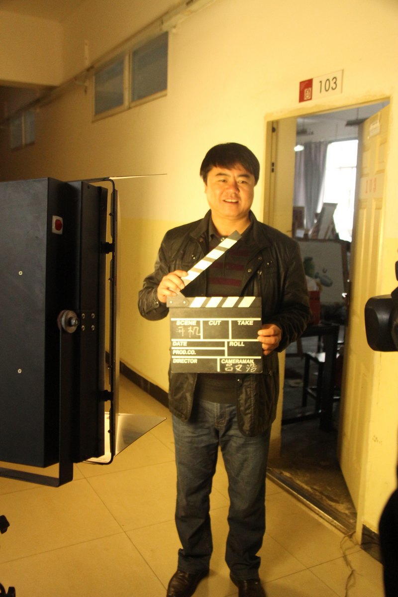 云南師范大學商學院學子導演微電影《面具》舉行開拍儀式