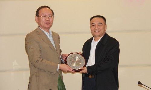 楊海濤書記率隊(duì)到源城區(qū)走訪校友