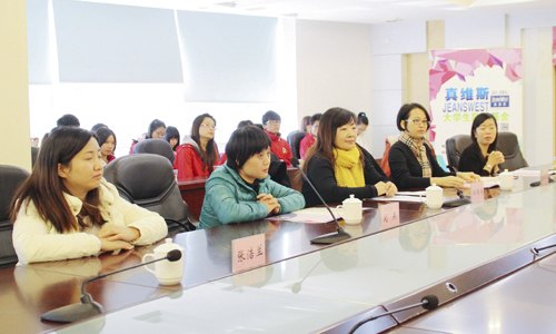 繼續(xù)攜手 為愛出發(fā)——惠州學院舉行真維斯大學生助學基金發(fā)放儀式