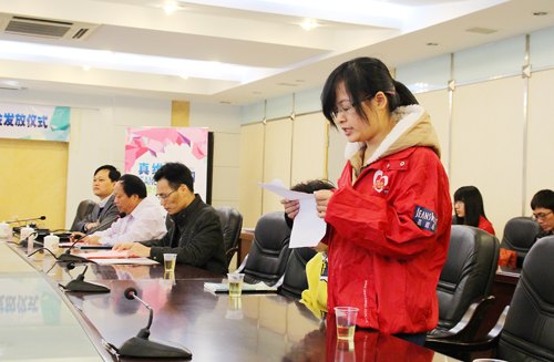 繼續(xù)攜手 為愛出發(fā)——惠州學院舉行真維斯大學生助學基金發(fā)放儀式