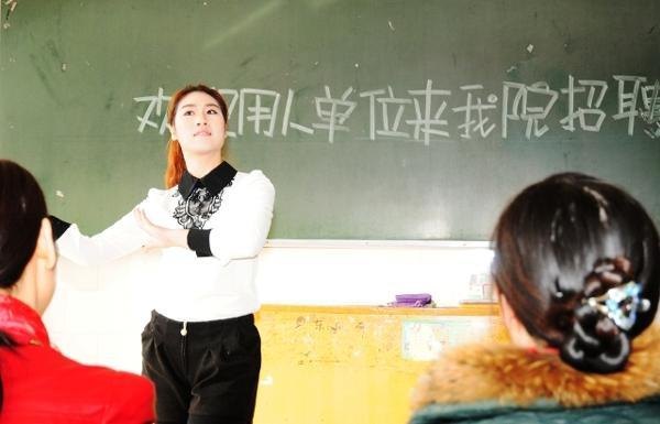 長沙師范學校舉行2014屆師范類畢業生供需見面會