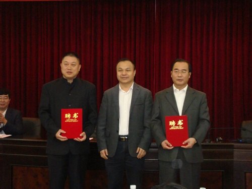 廣東石油化工學(xué)院與中國(guó)人民銀行茂名市中心支行簽訂產(chǎn)學(xué)研合作框架協(xié)議