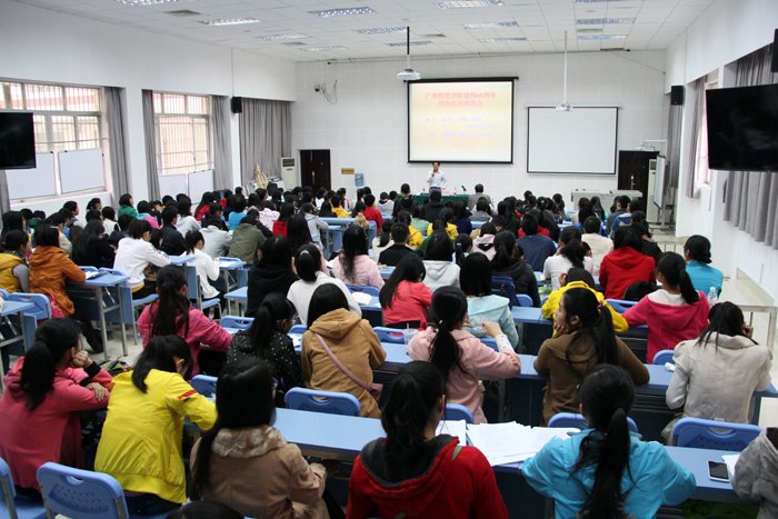 60Уc}VW(xu)ԺУѡVW(xu)ʿ(do)hڵVW(xu)Ժ־