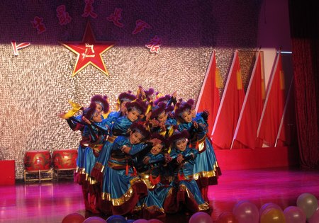 校大學生藝術團赴臺州軍分區慰問演出