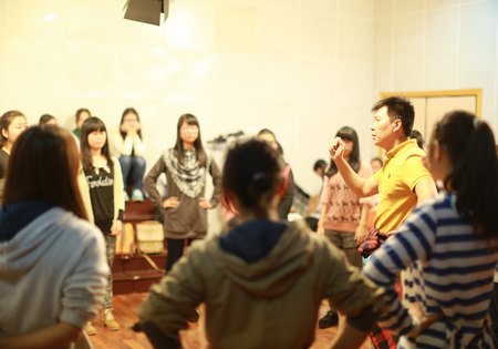 臺州學院首屆廣場話劇節(jié)在崇和門廣場舉行