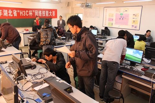 湖北高校第二屆“H3C杯”網絡技能大賽在商貿學院開賽