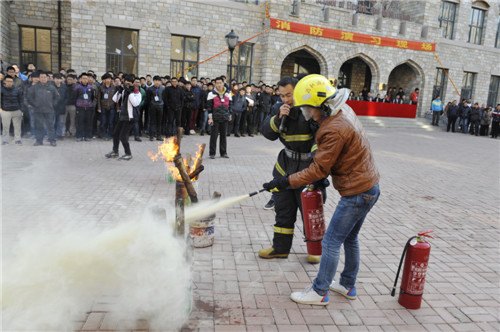 長春建筑學院舉辦“認識火災 學會逃生”消防演練活動