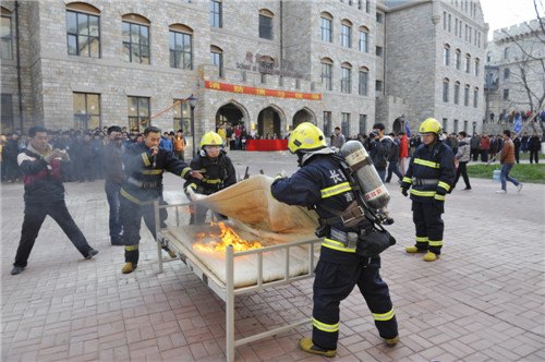 長春建筑學院舉辦“認識火災 學會逃生”消防演練活動