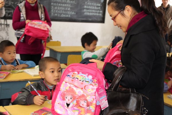 中國輕工業陶瓷研究所赴大瀲村開展送愛心活動