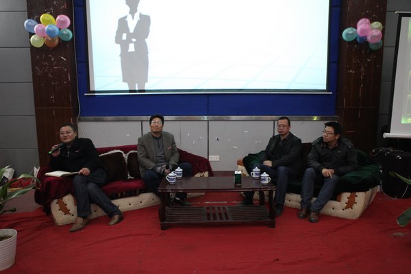 景德鎮(zhèn)陶瓷學院舉行考研大學生論壇