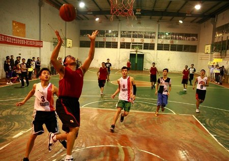校教工業余籃球協會開展系列活動