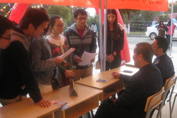 三明學(xué)院開展“12·4”法制宣傳日活動(dòng)