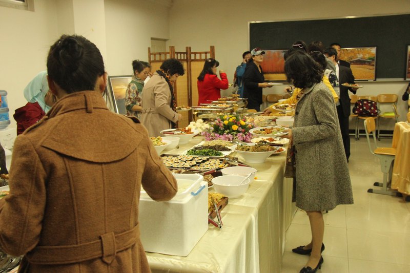 云南師范大學商學院第一屆韓國文化周活動隆重舉行——韓國總理事來訪講座及《赤腳之夢》電影鑒賞
