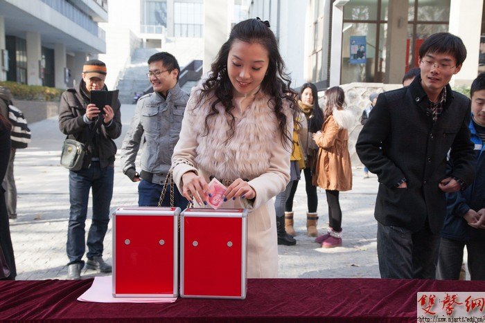 “情暖冬日”研究生大型慈善公益活動(dòng)盛情綻放