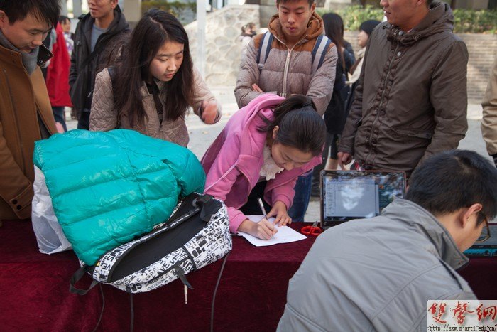 “情暖冬日”研究生大型慈善公益活動(dòng)盛情綻放