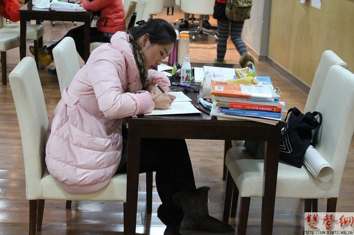 南藝學(xué)子緊張備戰(zhàn)四六級 誠信考試爭取最優(yōu)成績