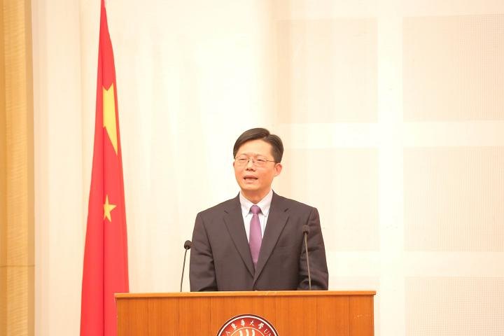 東華大學(xué)第64期入黨積極分子培訓(xùn)班結(jié)業(yè)典禮日前舉行 429名學(xué)員順利結(jié)業(yè)