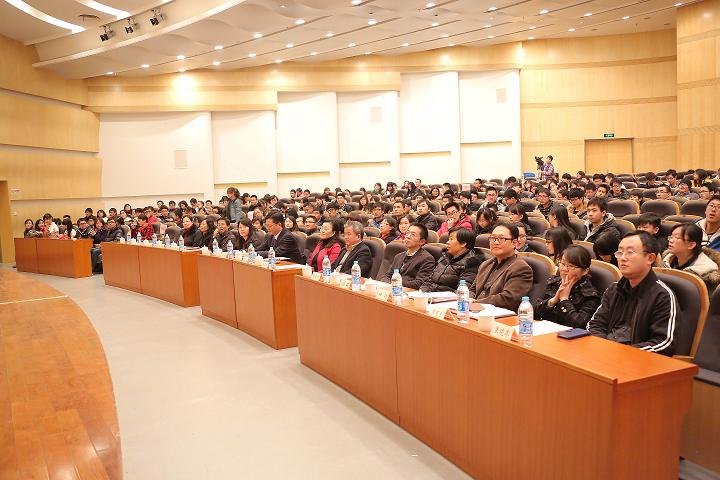 東華大學(xué)第64期入黨積極分子培訓(xùn)班結(jié)業(yè)典禮日前舉行 429名學(xué)員順利結(jié)業(yè)