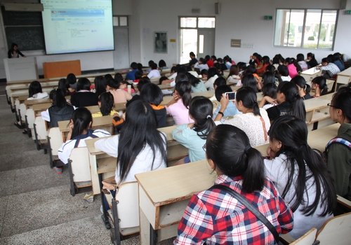 圖書館開展“一小時講座”服務創新