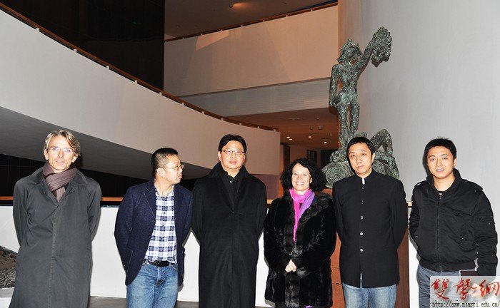 法國(guó)駐華大使一行訪問(wèn)美術(shù)館