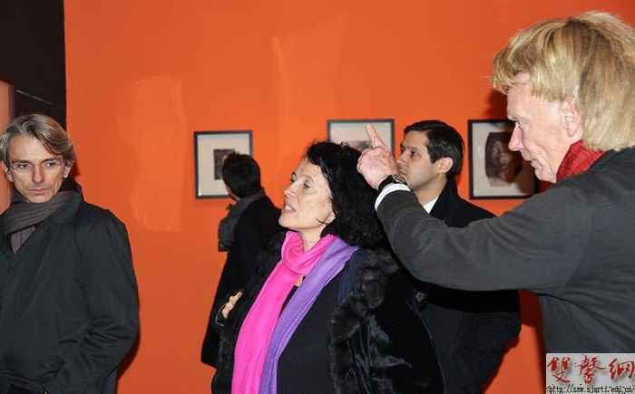 法國(guó)駐華大使一行訪問(wèn)美術(shù)館