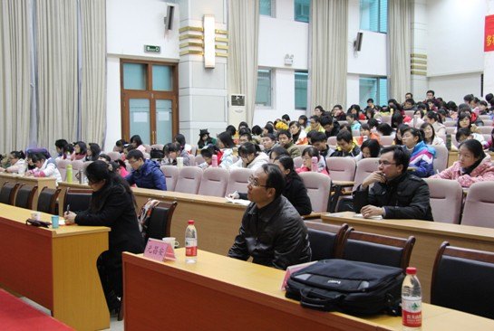 北京大學(xué)蔡運(yùn)龍教授到廣西師范學(xué)院作學(xué)術(shù)報告