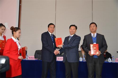 長白山生態農業產業商會與吉林農業科技學院簽訂合作協議長白山生態農業產業商會與吉林農業科技學院簽訂合作協議