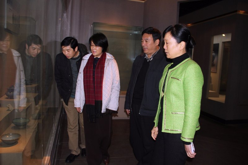 許昌市副市長秦春梅、市中級人民法院院長韓玉芬到許昌學院調研