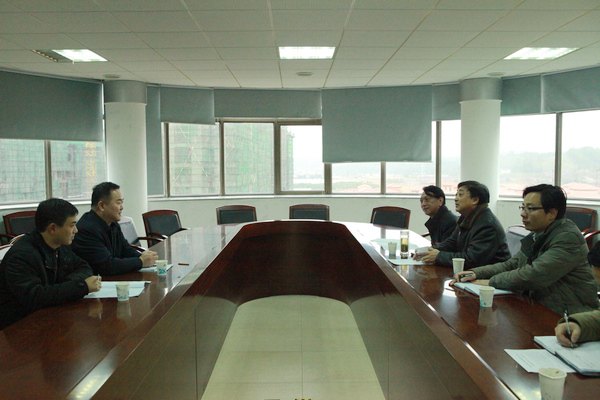 省委統(tǒng)戰(zhàn)部來(lái)景德鎮(zhèn)陶瓷學(xué)院開(kāi)展黨外代表人士隊(duì)伍建設(shè)專題調(diào)研