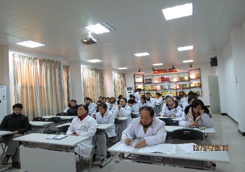 校醫院召開學習黨的十八屆三中全會精神專題報告會