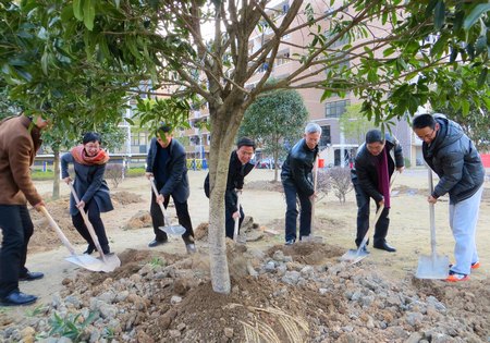 91級中文1班校友回母校植樹添綠