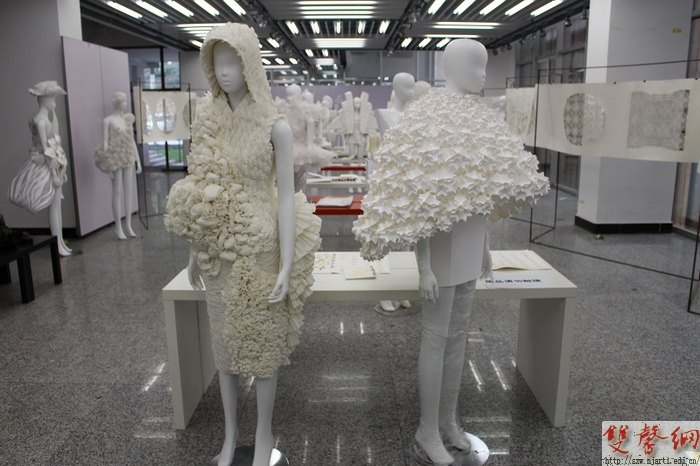 設(shè)計(jì)學(xué)院舉辦服裝設(shè)計(jì)專(zhuān)業(yè)實(shí)驗(yàn)性課程作品展