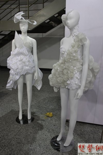 設(shè)計(jì)學(xué)院舉辦服裝設(shè)計(jì)專(zhuān)業(yè)實(shí)驗(yàn)性課程作品展