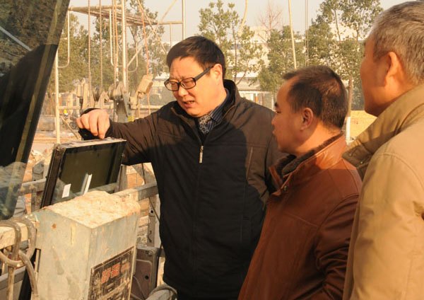 校領導元旦督查在建工程