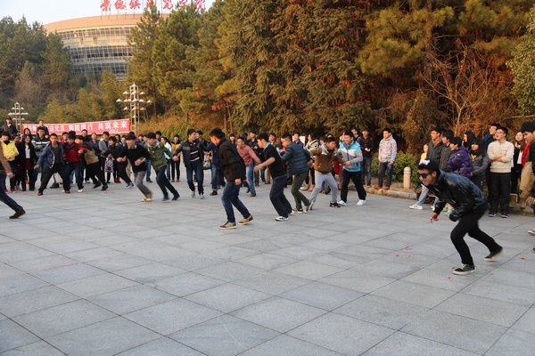 校團委舉辦“元旦游園會”活動